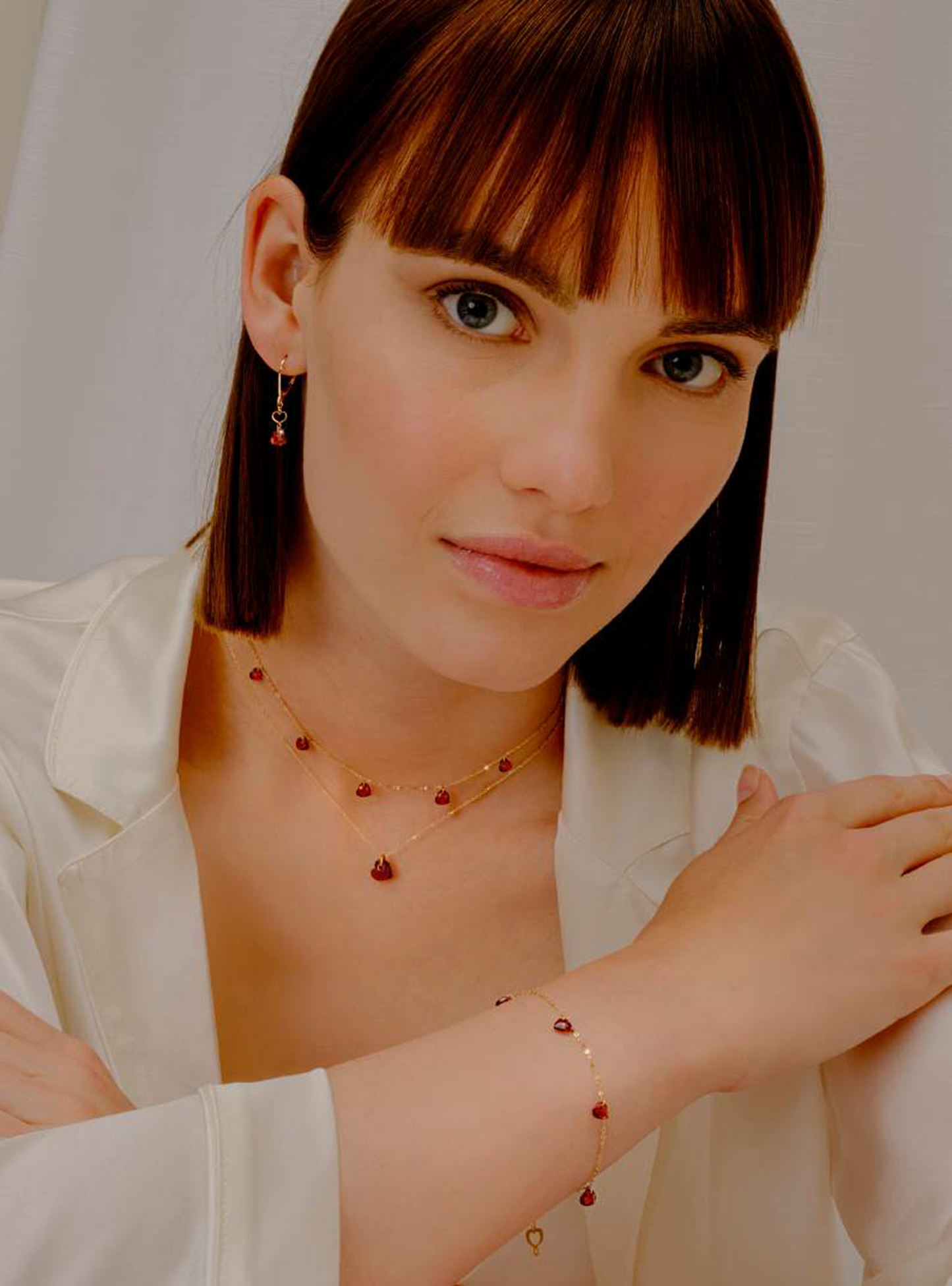 Maman et Sophie Gold 18K – Halskette Cuore Nudo, Gelbgold, 5 Granate